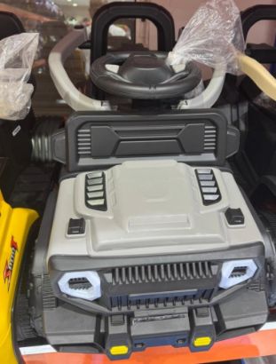 صورة سيارة أطفال صغيرة كهربائية